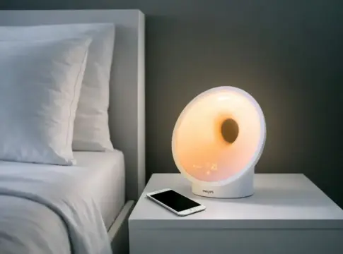 He sustituido mi despertador por esta lámpara de luz solar y así es como ha cambiado mi humor por las mañanas He sustituido mi despertador por esta lámpara de luz solar y así es como ha cambiado mi humor por las mañanas