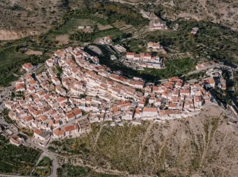 Líjar contra Prusia: el pueblo de Almería que le declaró la guerra a todo el Imperio Alemán por un insulto a la bandera Líjar contra Prusia: el pueblo de Almería que le declaró la guerra a todo el Imperio Alemán por un insulto a la bandera