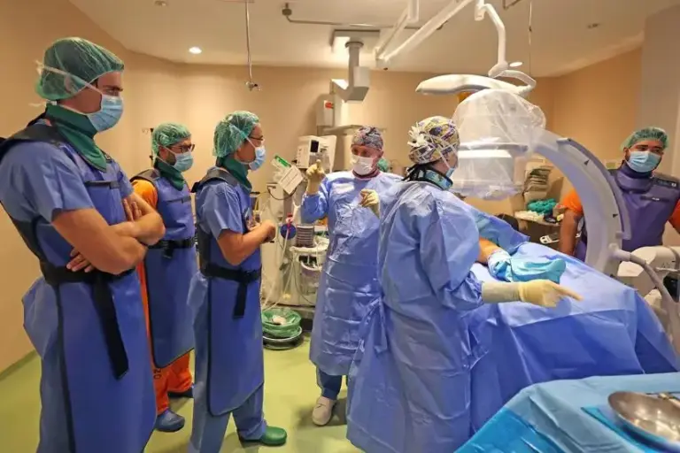 La Comunidad saca pecho del liderazgo de Madrid en lista de espera quirúrgica y ante el 