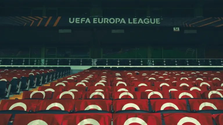 La UEFA pone coto al VAR: solo revisará errores claros y evidentes y aprieta con las pérdidas de tiempo