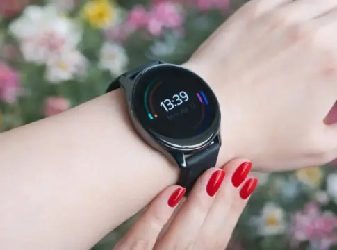 ¿Tienes 100 euros? Este es el reloj inteligente de OnePlus que lo tiene todo y que arrasa en ventas hoy ¿Tienes 100 euros? Este es el reloj inteligente de OnePlus que lo tiene todo y que arrasa en ventas hoy