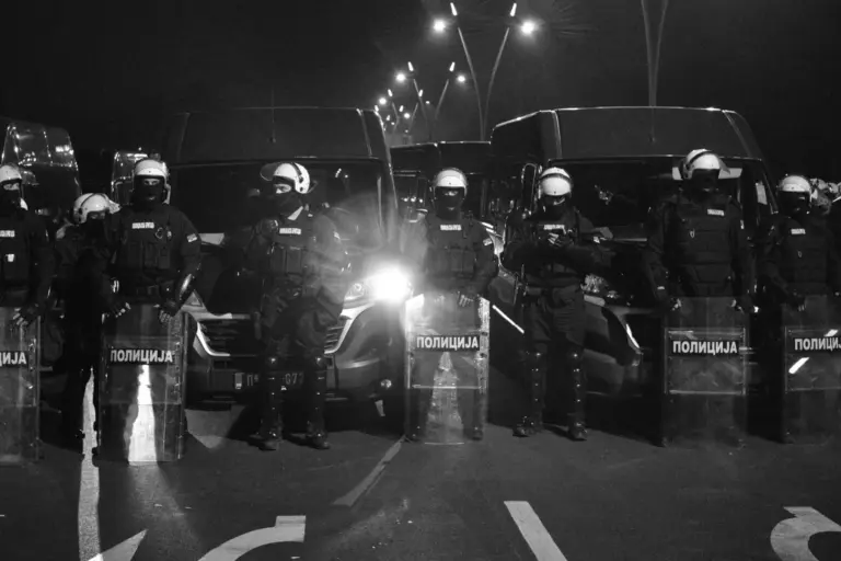 Cargas policiales contra ultras del Atlético antes del Arsenal
