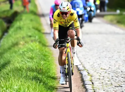 van aert flandes exito caidas El momento de Van Aert: el ciclista belga busca en Flandes el éxito que le falta tras sus caídas