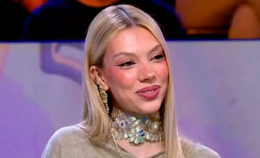 "Callarse está bien": Alejandra Rubio recibe una oleada de críticas tras la publicación de su novela 1 "No sé qué va a ser de mi vida": Alejandra Rubio devastada tras lo ocurrido con su novela