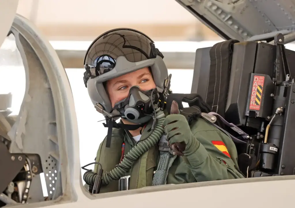 A lo 'Top Gun' y como en 'Supervivientes': El salto desde un helicóptero de la princesa Leonor desata pasiones