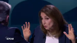 Ana Belén zanja a Abascal: "Prefiero una democracia con Felipe VI que una república con Vox"