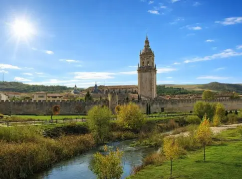 Guía completa de Burgo de Osma: historia de la catedral sin obispo y precios de estancia actualizados Guía completa de Burgo de Osma: historia de la catedral sin obispo y precios de estancia actualizados