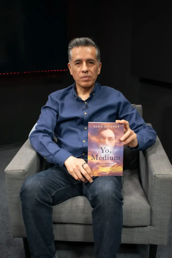 Aldo Linares y las claves de su última obra frente al tabú: "La muerte es solo un proceso de la vida" 1 Aldo linares presentado su último libro, `Yo Medium´(Fuente: Grupo Merca2)