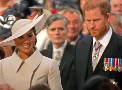 El alto coste del obsequio entregado por el príncipe Harry | Fuente: Europa Press El alto coste del obsequio entregado por el príncipe Harry
