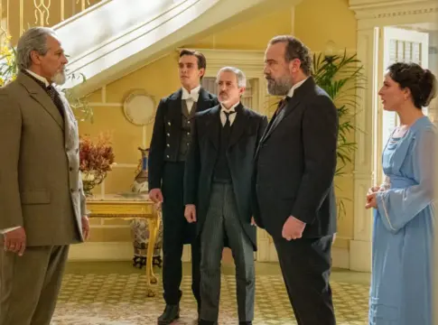 El caos estalla en ‘La Promesa’: Alonso y Manuel evitan que el duque secuestre a Vera | Fuente: La Promesa en X El caos estalla en ‘La Promesa’: Alonso y Manuel evitan que el duque secuestre a Vera