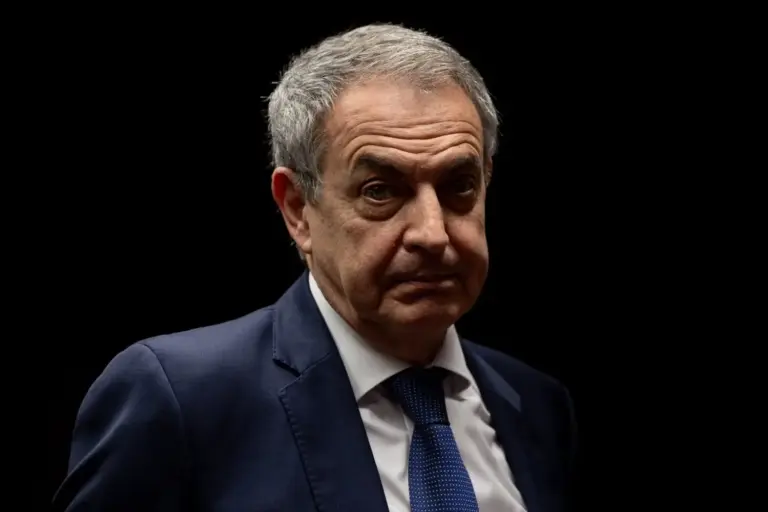 Las puertas giratorias de Moncloa: el supuesto plan para meter a Zapatero en Indra que fracasó