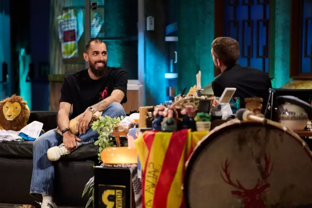 "Por no ir al Mundial": Borja Iglesias revela en 'La Revuelta' cómo una decepción cambió su vida 2 El inesperado cruce entre Borja Iglesias y María Valero