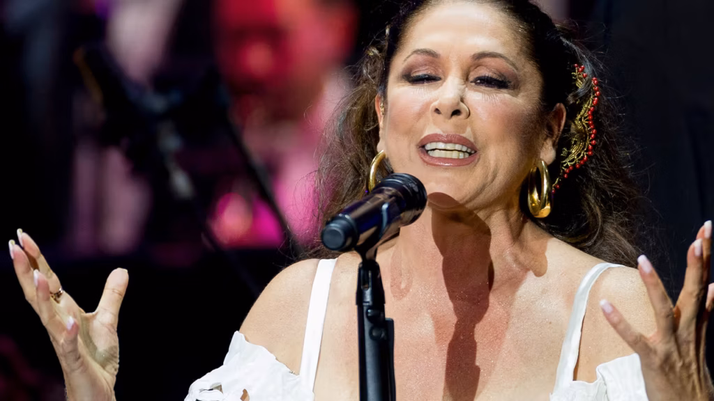 "Lo que ocurrió no lo puedo contar con palabras": Isabel Pantoja revela detalles inéditos de su vida desde Nueva York 3 El recuerdo imborrable de Juan Gabriel para Isabel Pantoja