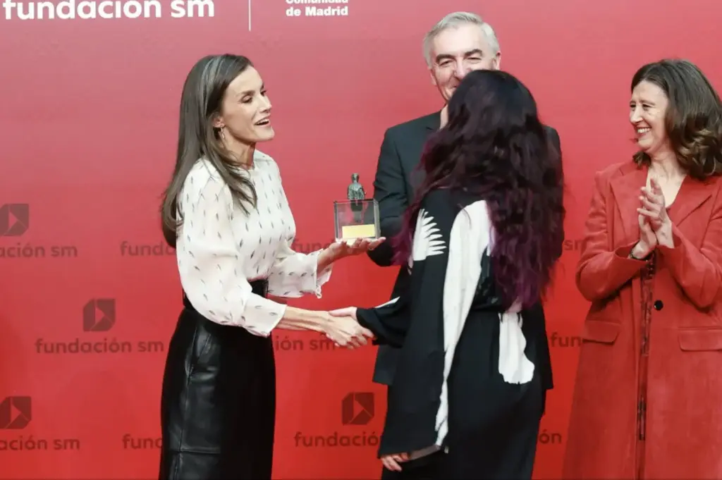 El refugio de la literatura según Letizia frente al ruido de las pantallas
