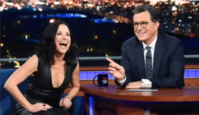 El zasca de Julia Louis-Dreyfus a Colbert: 'Eres la Stormy Daniels del late night'