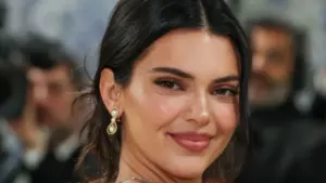 Kendall Jenner y Jacob Elordi, a besos y caricias en una cena: las fotos que lo confirman