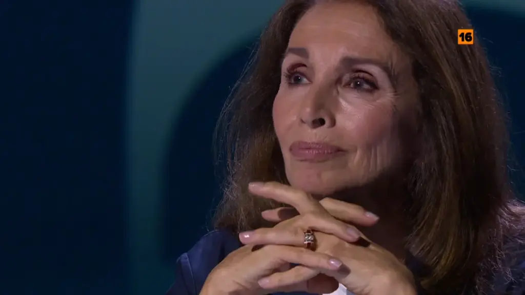 Ana Belén zanja a Abascal: "Prefiero una democracia con Felipe VI que una república con Vox" 3 La decepción comunista de Ana Belén y su temor frente a la dictadura