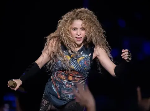 Multilingüismo y tributo a las grandes leyendas del deporte: Shakira y Burna Boy lanzan 'Dai Dai' para conquistar el Mundial 2026 | Fuente: Europa Press Multilingüismo y tributo a las grandes leyendas del deporte: Shakira y Burna Boy lanzan 'Dai Dai' para conquistar el Mundial 2026