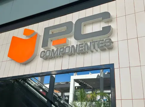 PcComponentes hunde el precio de este Motorola con diseño premium que parece costar 900 euros | Fuente: PcComponentes PcComponentes hunde el precio de este Motorola con diseño premium que parece costar 900 euros