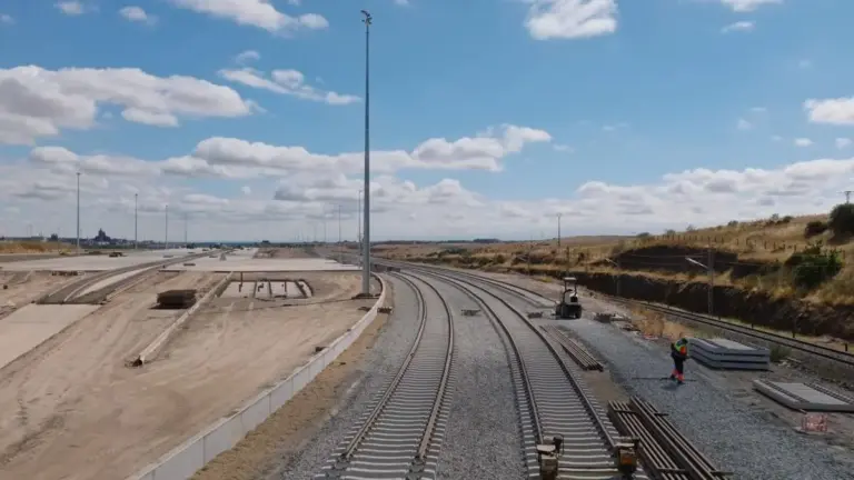 Traccion Rail, empresa del Grupo Azvi, explotará el Puerto Seco de Salamanca durante 25 años