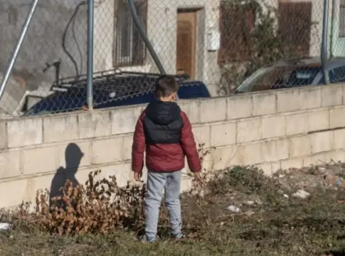 Un niño en la Cañada Real de Madrid Un niño en la Cañada Real de Madrid