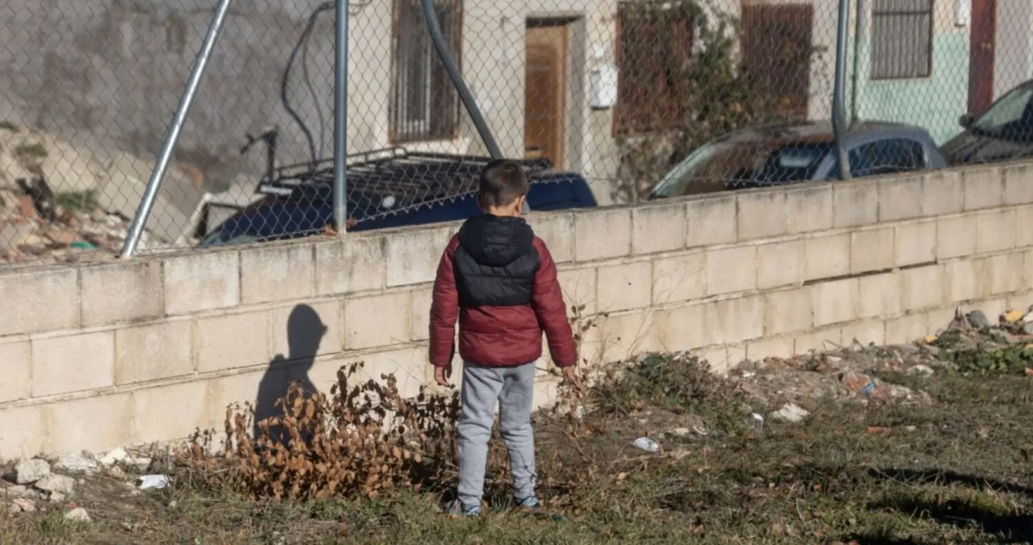 Un niño en la Cañada Real de Madrid Un niño en la Cañada Real de Madrid