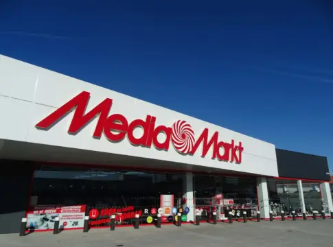 Vas a alucinar con la rápida transformación de tu cabello con la plancha de aire de Cecotec a precio reducido en Mediamarkt | Fuente: MediaMarkt Vas a alucinar con la rápida transformación de tu cabello con la plancha de aire de Cecotec a precio reducido en Mediamarkt