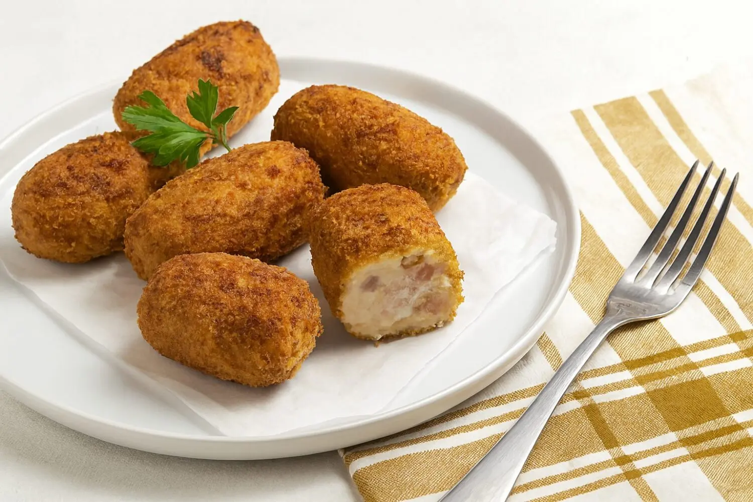 Croquetas: La técnica del doble rebozado como escudo definitivo