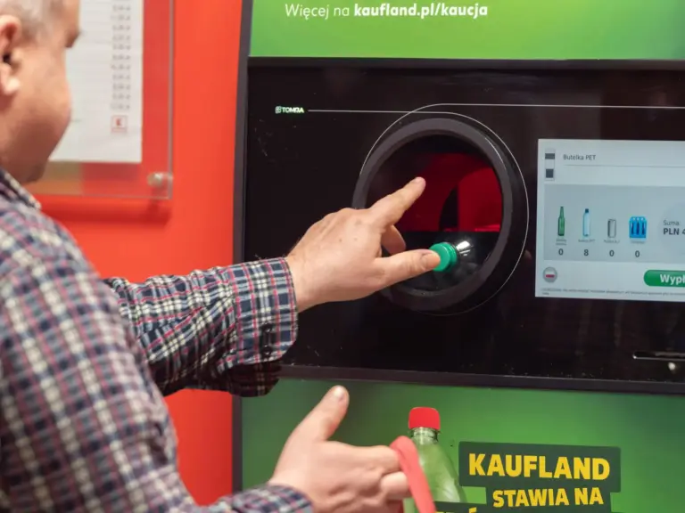 Devolver botellas y latas en tiendas será obligatorio en noviembre de 2026: así funciona el depósito
