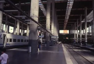 El incendio del AVE salpica a 11.000 viajeros de Renfe, Iryo y Ouigo en plena operación retorno