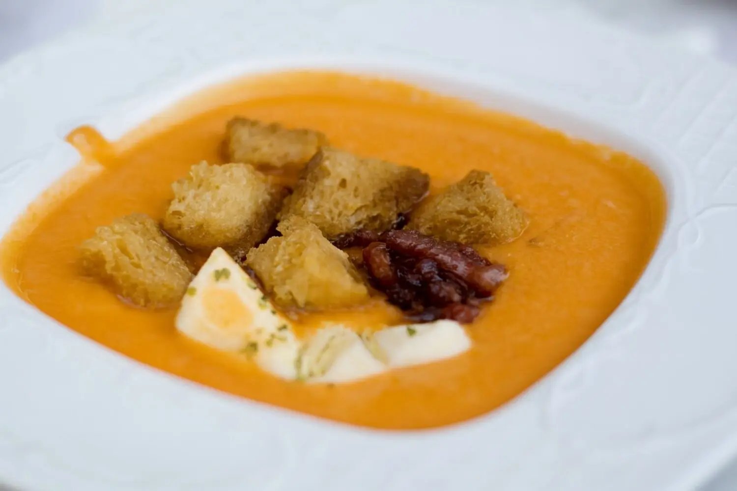 La diferencia entre un salmorejo cremoso y uno acuoso está en este detalle del pan que casi nadie mira La diferencia entre un salmorejo cremoso y uno acuoso está en este detalle del pan que casi nadie mira