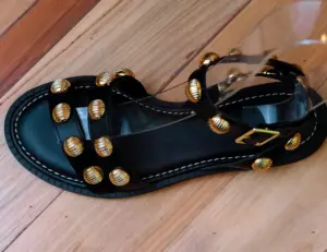 sandalias tachuelas Zara 2026