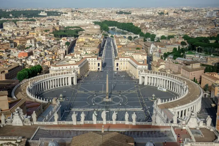 El Vaticano se adelanta a todos y aprueba la primera ley de IA