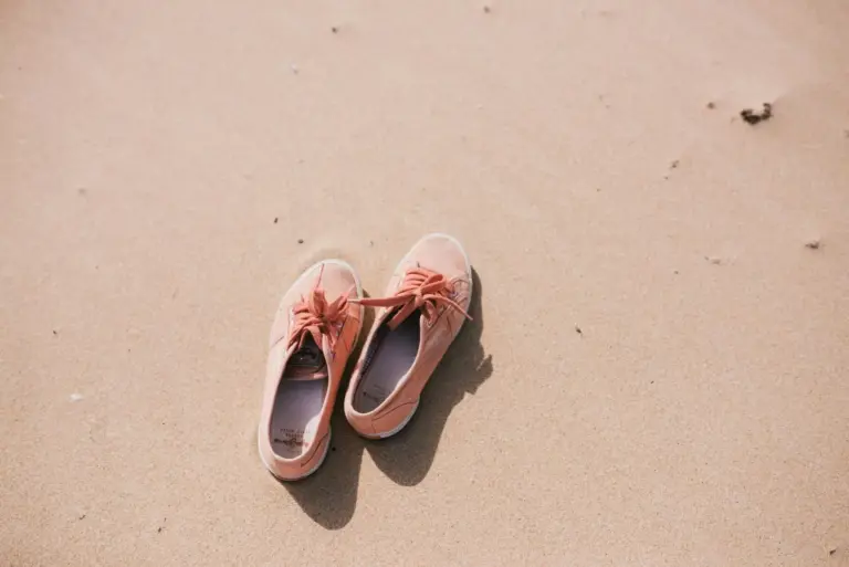 Cinco zapatos planos verano 2026: pura tendencia de la playa al asfalto
