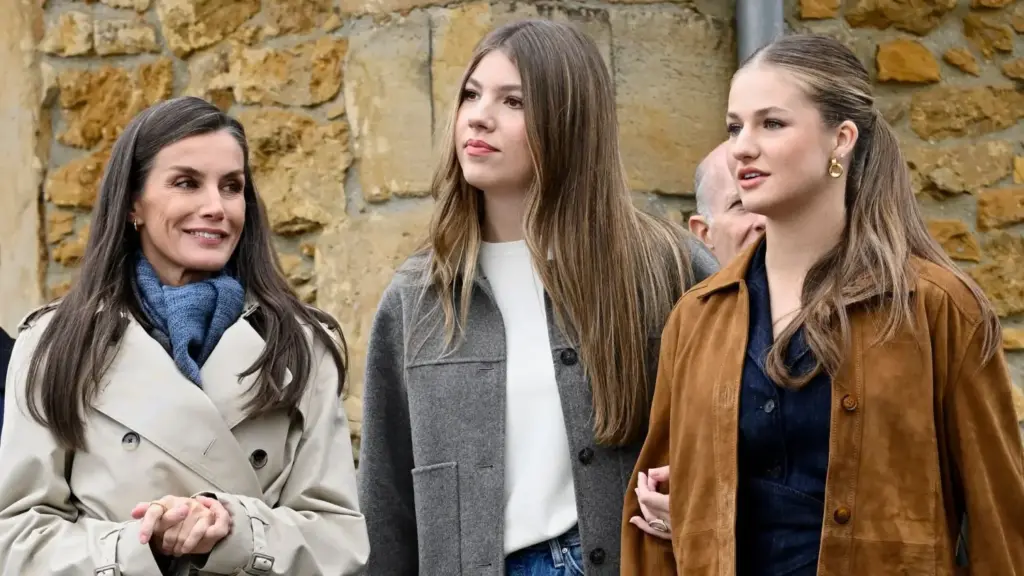 El rechazo de la infanta Sofía en París del que toda la prensa está hablando 1 "Síndrome de la hermana segundona": El plan de la reina Letizia protege a Leonor pero excluye a la infanta Sofía de la Corona