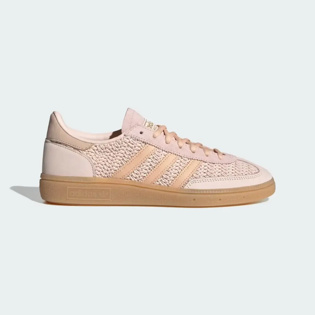 Adidas Handball Spezial color rosa helado de fresa: las zapatillas que arrasan entre las fans del estilo ibicenco 1 Adidas Handball Spezial rosa helado de fresa