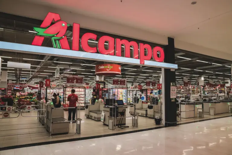 Alcampo tumba el precio del enorme televisor LG 4K de 65 pulgadas