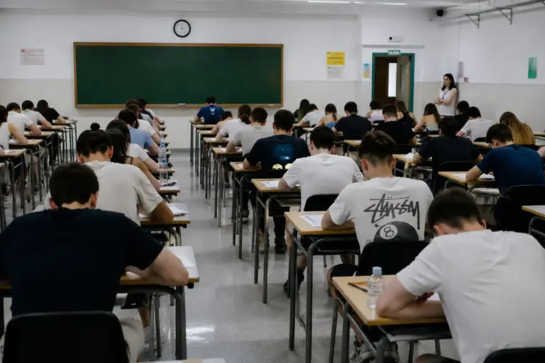 La huelga de educación no acaba, pero empuja al Gobierno a activar una bajada histórica de ratios escolares y soluciones ante el calor