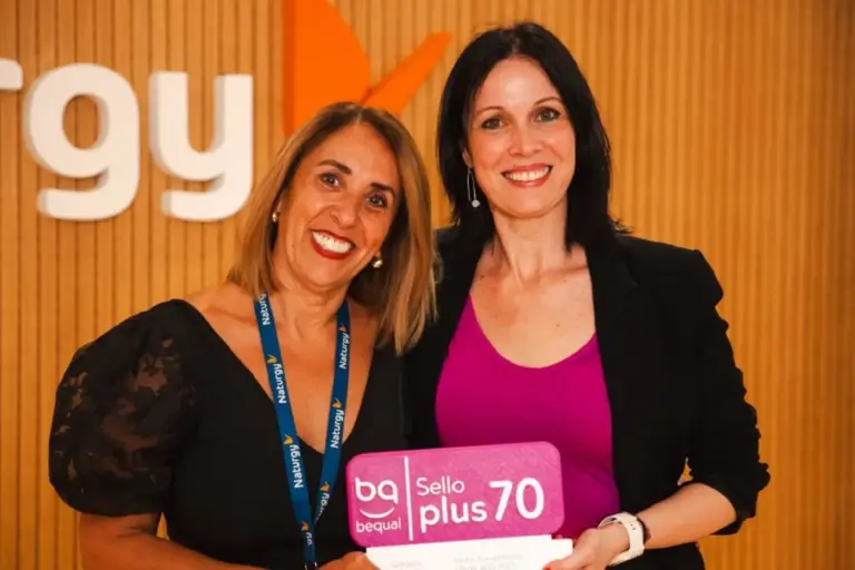 Azucena García, directora gerente de la Fundación Bequal y María José Sánchez, directora de Diversidad, Cultura y Liderazgo de Naturgy.