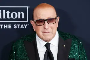 Fallece Clive Davis, el legendario ejecutivo musical que lanzó a Whitney Houston y Bruce Springsteen