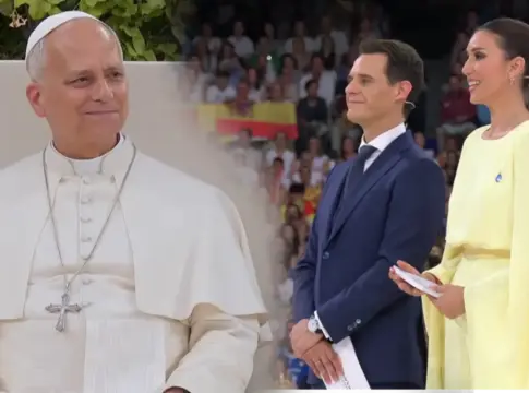 “Cosas que Dios no debería permitir”: El polémico papel de Patricia Pardo y Christian Gálvez frente al papa León XIV en el Bernabéu | Fuente: Telecinco “Cosas que Dios no debería permitir”: El polémico papel de Patricia Pardo y Christian Gálvez frente al papa León XIV en el Bernabéu