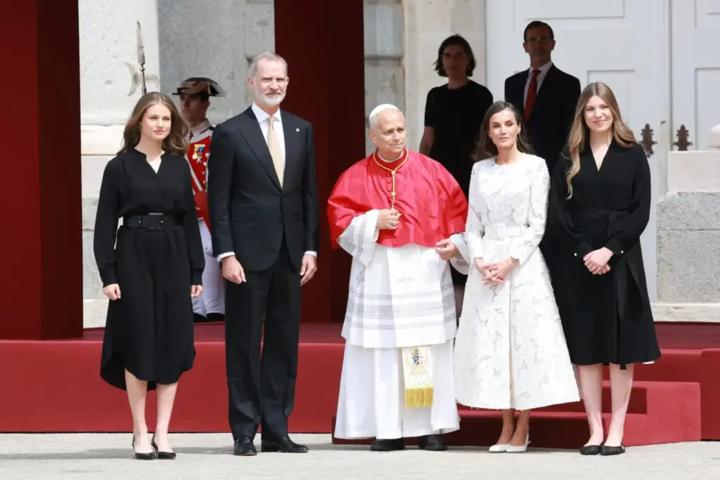 Críticas frontales a las palabras de Felipe VI y al hermetismo del Vaticano