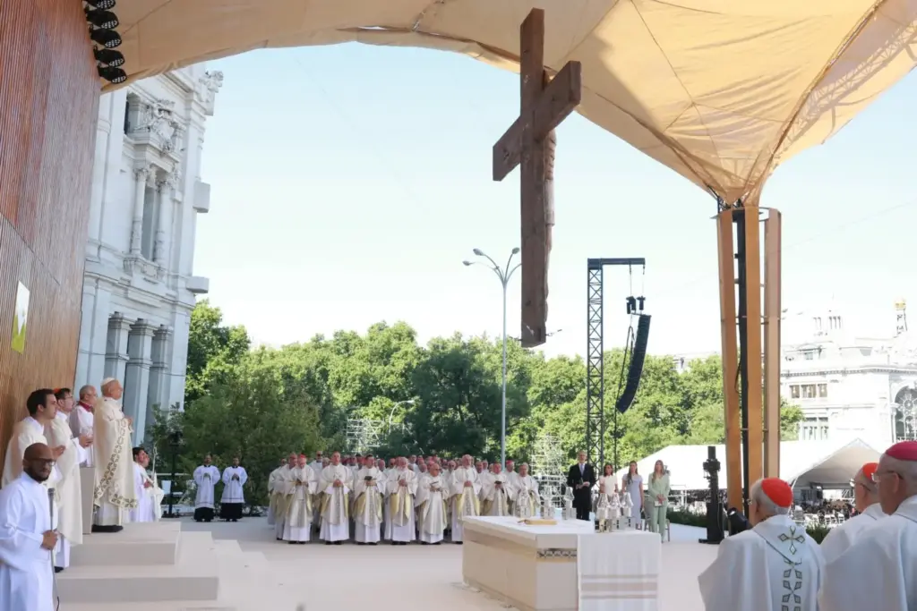El polémico desplante protocolario que le han hecho a la reina Letizia frente al papa León XIV 3 El desplante político a la reina Letizia durante el besamanos