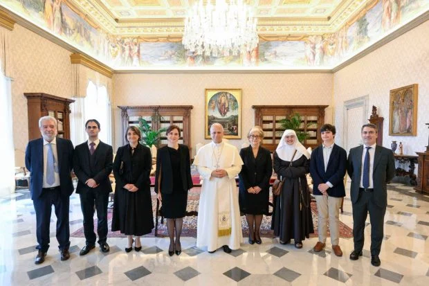 "Es una vergüenza": Díaz Ayuso sentencia a Pedro Sánchez ante la prensa italiana 2 El encuentro de Díaz Ayuso con el Papa León XIV en el Vaticano