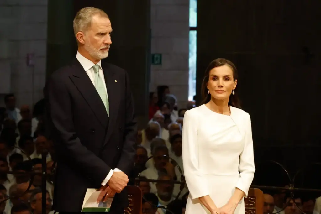 "Ya no funcionan": El análisis de una experta en psicología revela el secreto de Felipe VI y Letizia 1 El inesperado gesto de Felipe VI y Letizia captado por un móvil en la Sagrada Familia