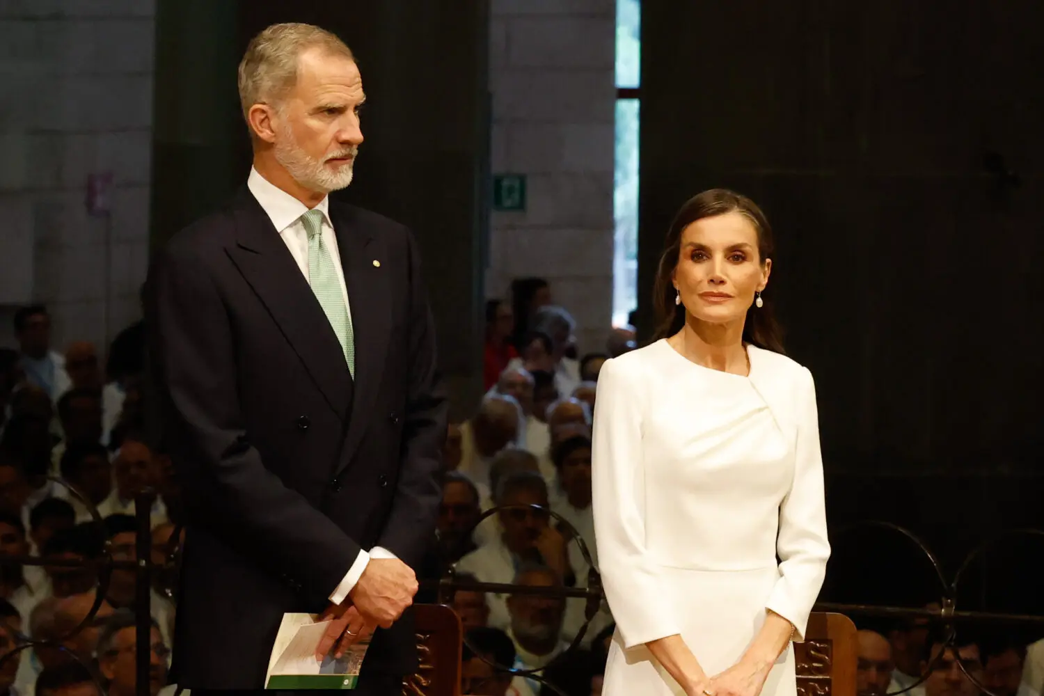 El inesperado gesto de Felipe VI y Letizia captado por un móvil en la Sagrada Familia | Fuente: Casa de S.M el Rey El inesperado gesto de Felipe VI y Letizia captado por un móvil en la Sagrada Familia
