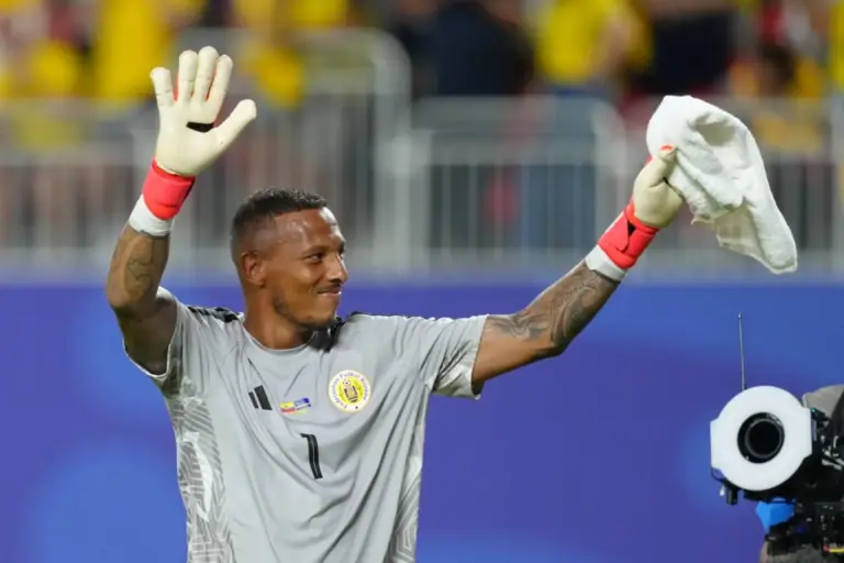 Eloy Room, el héroe de Curazao: 15 paradas para un punto histórico en el Mundial