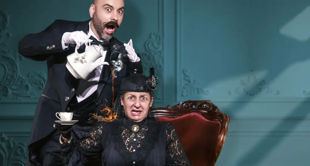 'Por mis muertos' la sesión espiritista que convierte el Teatro Lara en un comedia delirante 2 Escena de 'Por mis muertos' (Fuente: Teatro Lara)