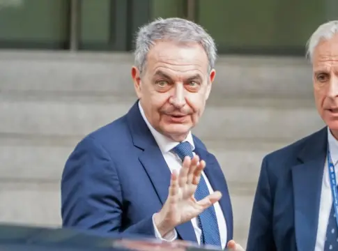 “Estoy hundido, voy a necesitar tiempo para asimilar este golpe”: El duro revés judicial de Zapatero que arrastra a sus propias hijas | Fuente: Europa Press “Estoy hundido, voy a necesitar tiempo para asimilar este golpe”: El duro revés judicial de Zapatero que arrastra a sus propias hijas
