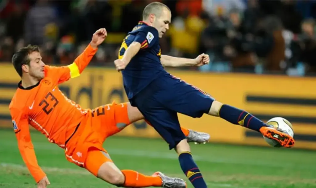 Cuánto dinero ganaron los jugadores de la Selección Española por lograr el Mundial 2010 1 Iniesta marcando el gol de la victoria de Espana ante Holanda en la final del Mundial 2010